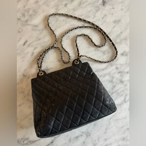 VINTAGE Holt Renfrew Black / Navy Leather Handbag